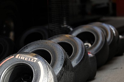 У Pirelli виміряли різницю у швидкості машин Ф1 на різних типах гуми