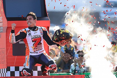 Redding feliciteert Marquez met wereldtitel: schouder uit de kom