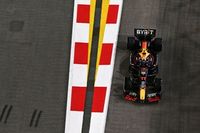 Checo Pérez: el coche brincaba mucho y perdíamos bastante en Singapur