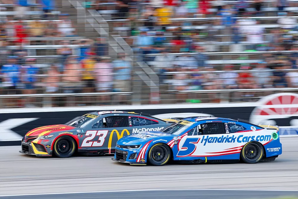 Kyle Larson, Hendrick Motorsports, Valvoline Chevrolet Camaro Bubba Wallace, 23XI Racing, McDonald's Toyota Camry
