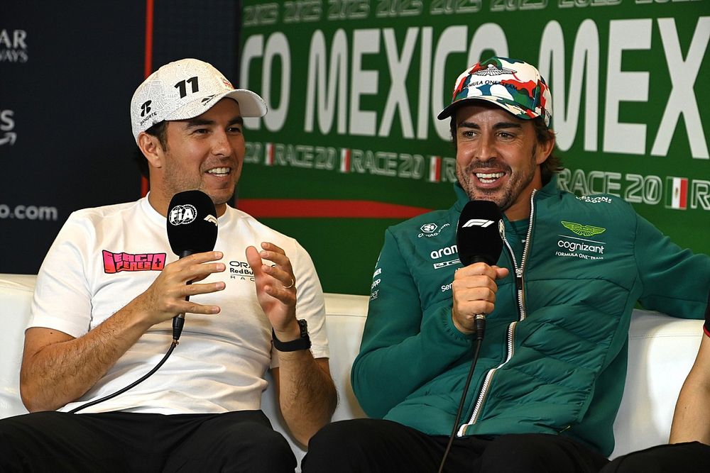 Sergio Pérez, Red Bull Racing, Fernando Alonso, Aston Martin F1 Team,