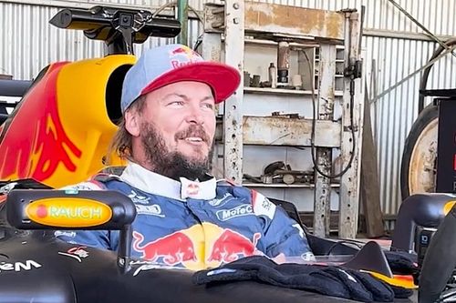 VIDEO: Carrera épica, un Red Bull de F1 contra un coche de Baja 