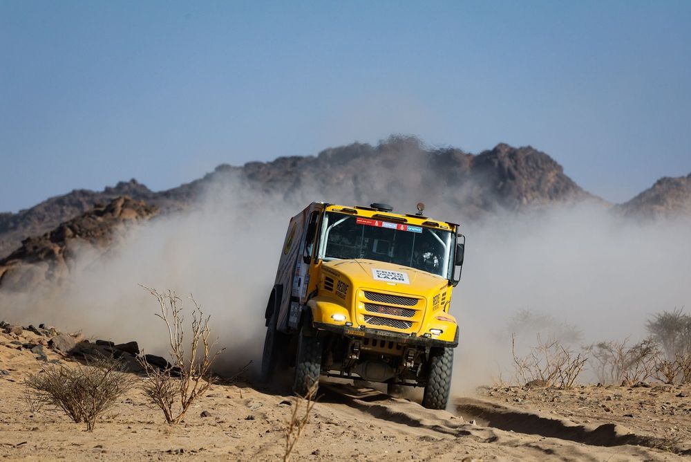 #613 Friet Van De Laar Racing Team De Rooy FPT Iveco: Anja Van Loon, Ben Van De Laar, Jan Van De Laar
