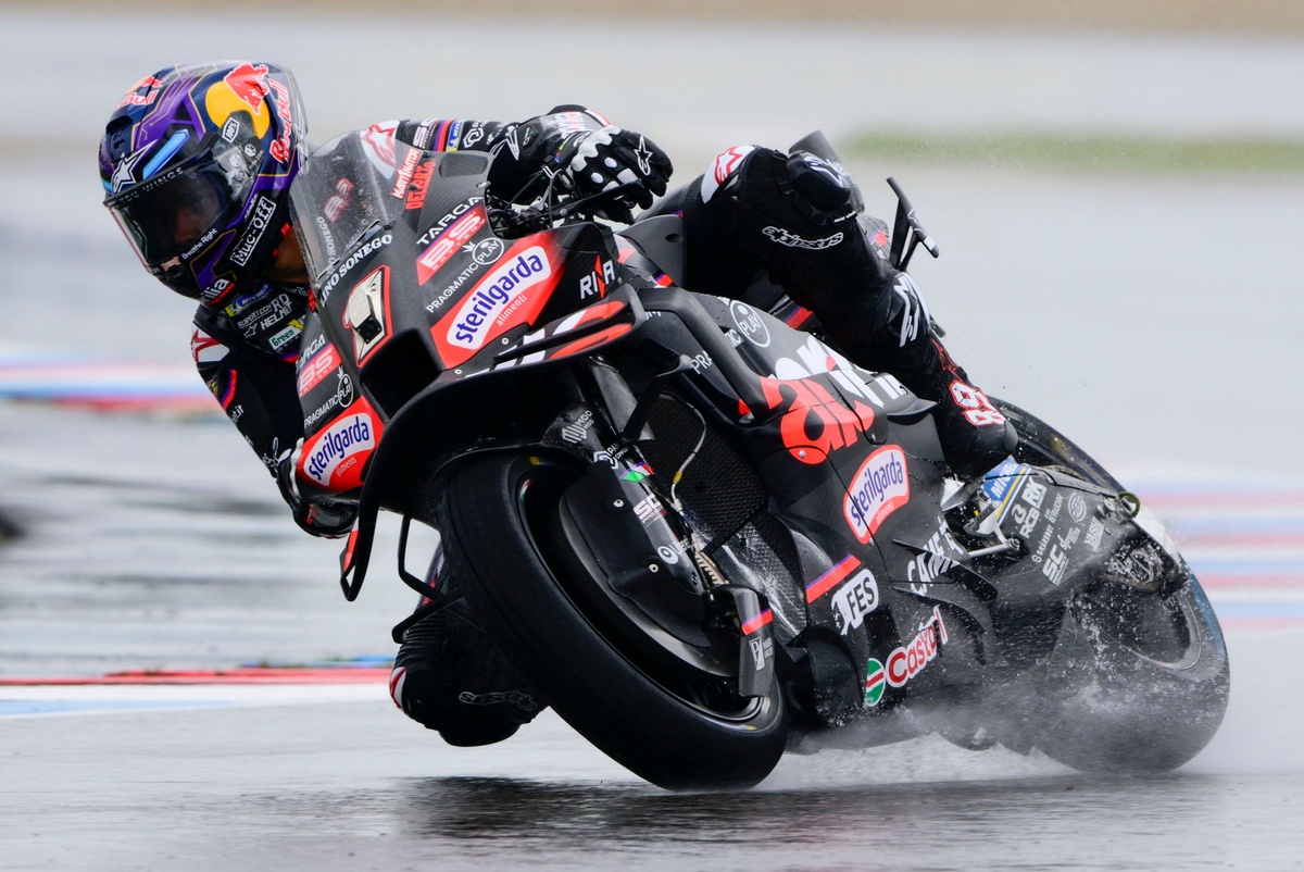 image of "How Jorge Martin's first day back with Aprilia in MotoGP went "