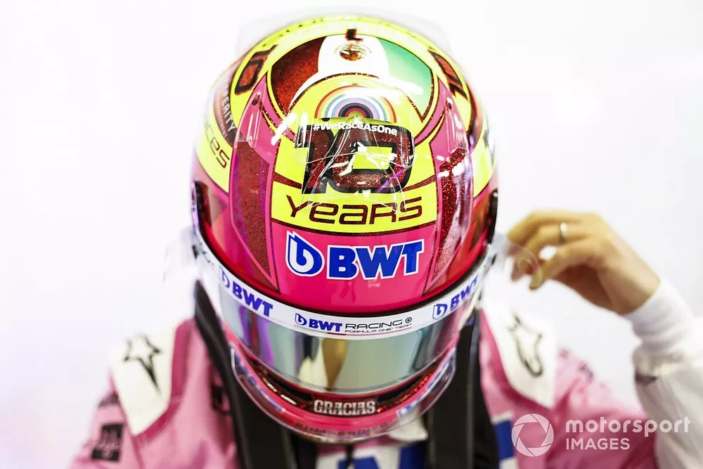 Sergio Perez, Racing Point, in his special edition helmet for his final qualifying session with Racing Point