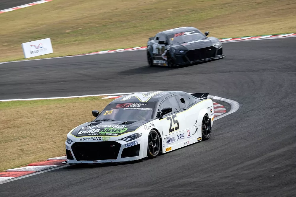 Carro de Eduardo Trindade e S&eacute;rgio Ramalho