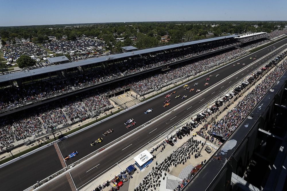 Race start: Scott Dixon, Chip Ganassi Racing Honda, Sage Karam, Dreyer & Reinbold Racing Chevrolet, Graham Rahal, Rahal Letterman Lanigan Racing Honda, Felix Rosenqvist, Arrow McLaren SP Chevrolet, Simona De Silvestro, Paretta Autosport Chevrolet, Alex Palou, Chip Ganassi Racing Honda, Will Power, Team Penske Chevrolet