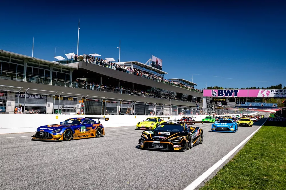 Ben Dorr, Dorr Motorsport McLaren 720S EVO GT3, Maro Engel, Mercedes-AMG Team Ravenol Mercedes-AMG EVO GT3
