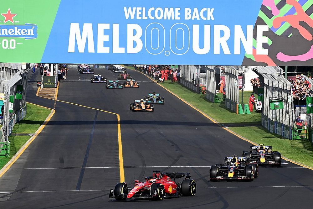 Charles Leclerc, Ferrari F1-75, Max Verstappen, Red Bull Racing RB18, Sergio Perez, Red Bull Racing RB18