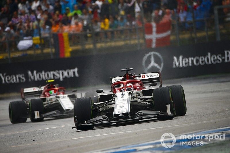 Kimi Raikkonen, Alfa Romeo Racing C38, leads Antonio Giovinazzi, Alfa Romeo Racing C38