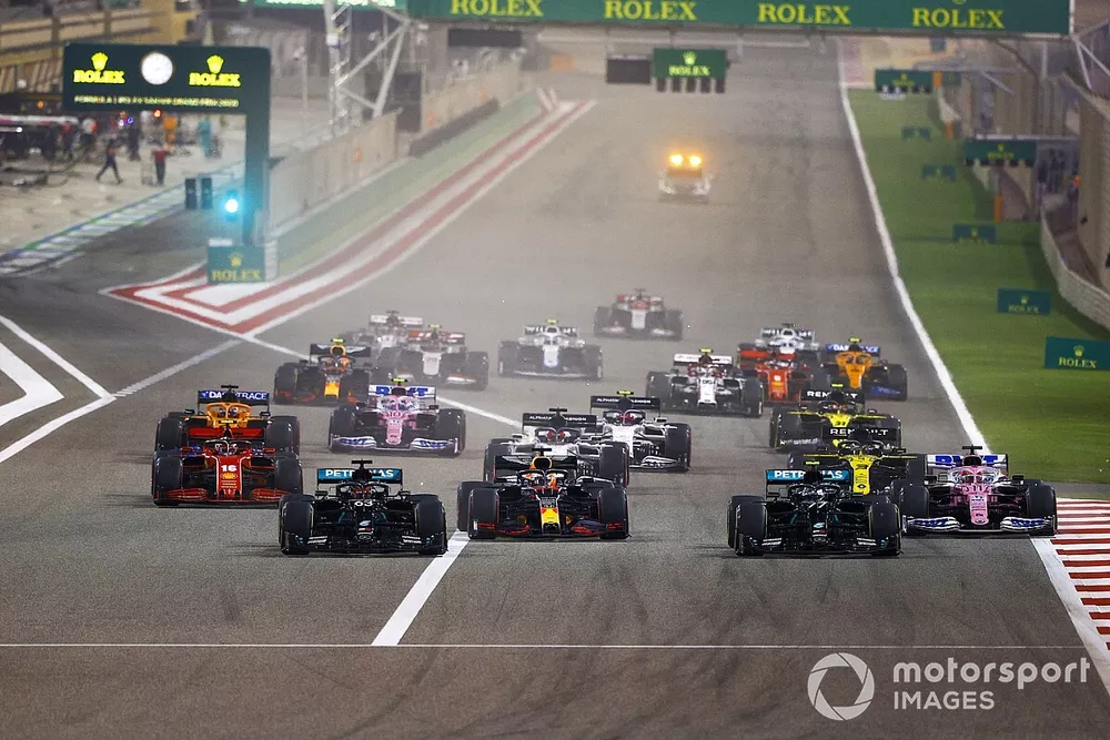 George Russell, Mercedes F1 W11, Valtteri Bottas, Mercedes F1 W11, Max Verstappen, Red Bull Racing RB16, Charles Leclerc, Ferrari SF1000, Sergio Perez, Racing Point RP20, and the rest of the field at the start