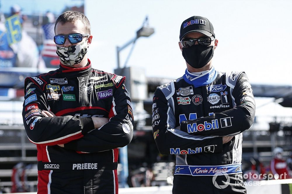 Ryan Preece, JTG Daugherty Racing, Chevrolet Camaro Kroger/Coca-Cola, Kevin Harvick, Stewart-Haas Racing, Ford Mustang Mobil 1