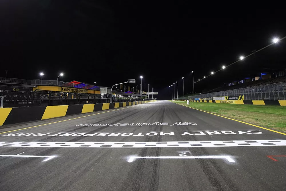 Track straight line by night