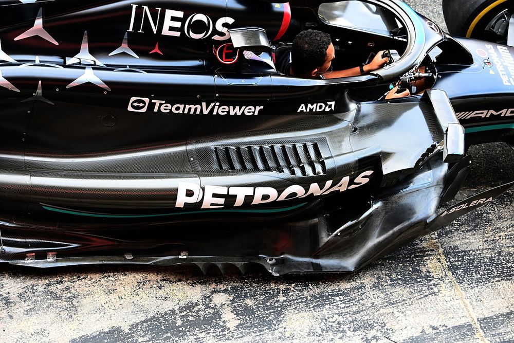 Detalle de las rejilla de ventilación del coche de George Russell, Mercedes F1 W14 