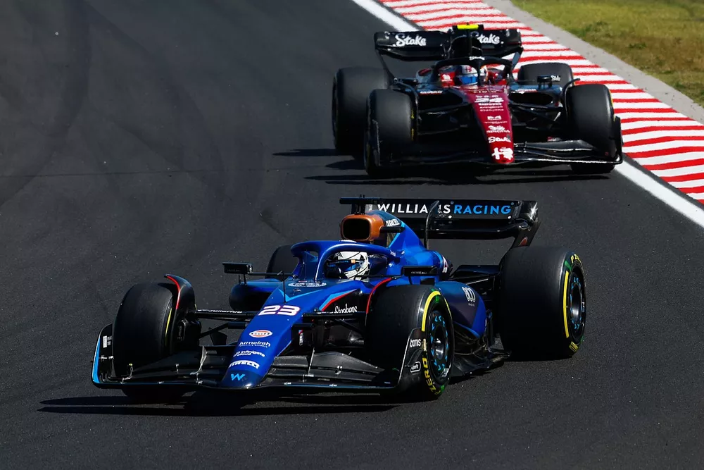 Alex Albon, Williams FW45, Zhou Guanyu, Alfa Romeo C43, Logan Sargeant, Williams FW45