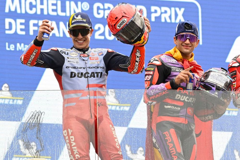 Podio: segundo Marc Márquez, Gresini Racing, ganador Jorge Martín, Pramac Racing