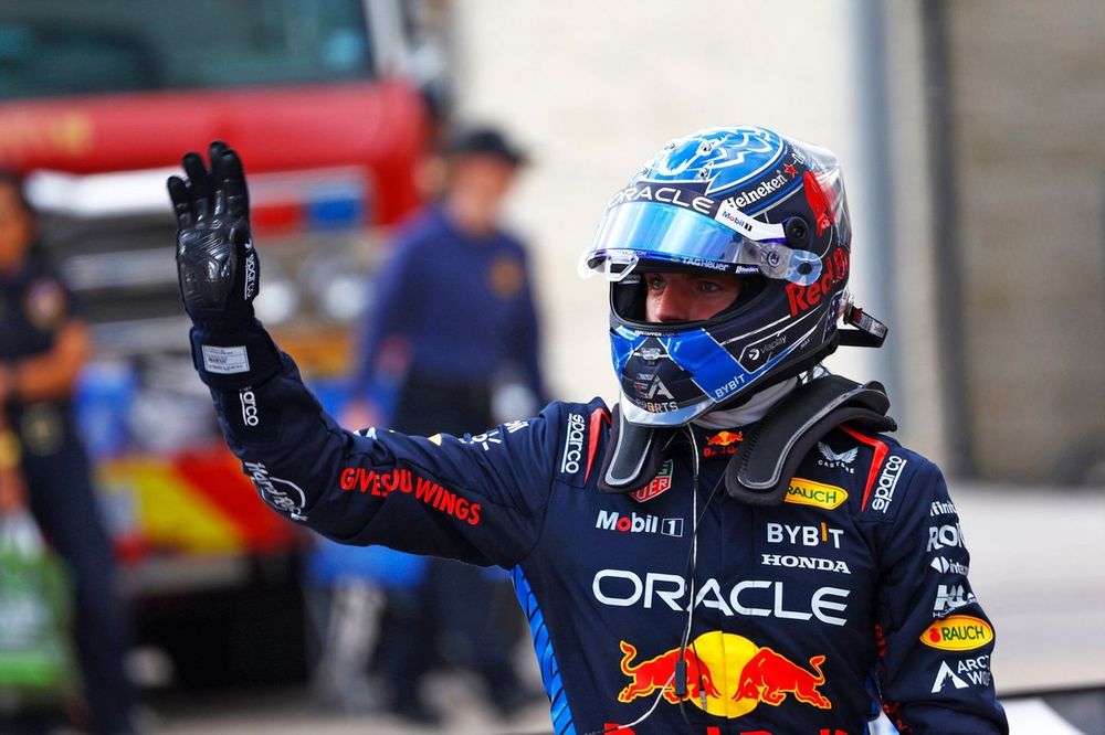 Max Verstappen, da Red Bull Racing, comemora a pole no Parc Ferme
