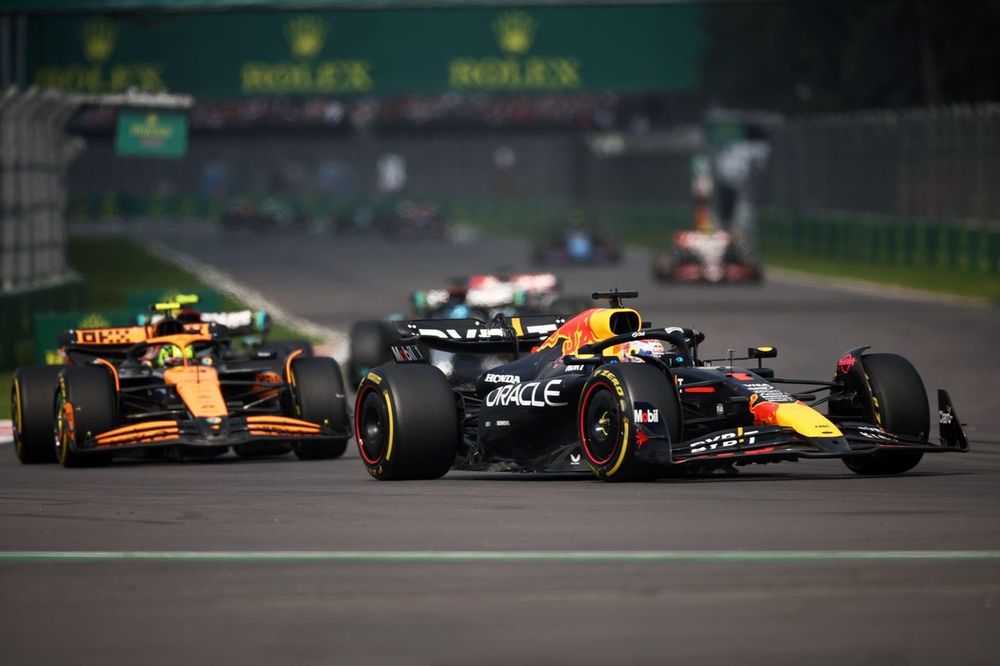 レッドブルF1 1/18 マックス・フェルスタッペン　メキシコGPウィナー オラクル レッドブル レーシング RB18 No.1 マックス