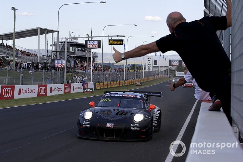 Campbell trekt zich niets aan van controverse: