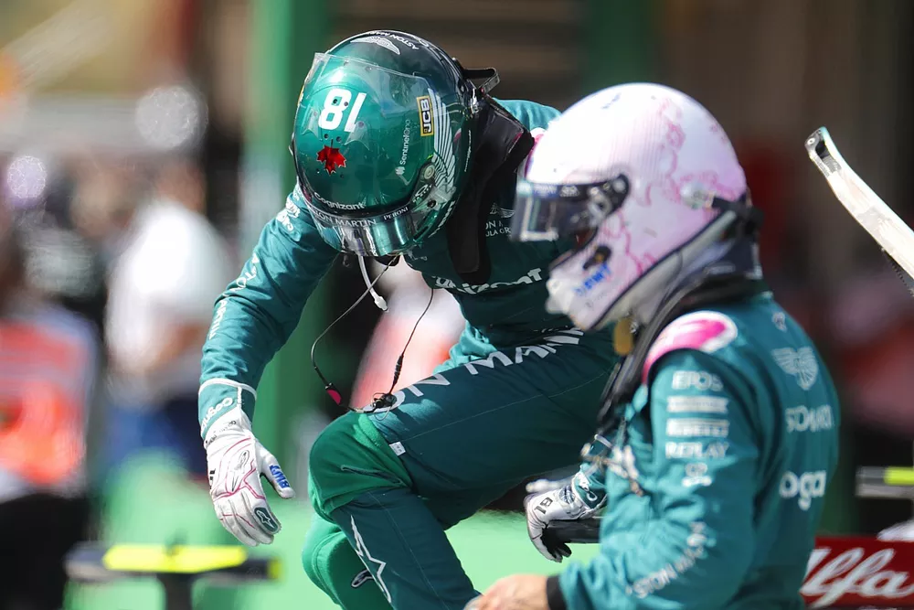 Lance Stroll, Aston Martin et Sebastian Vettel, Aston Martin, dans le parc ferm&eacute;