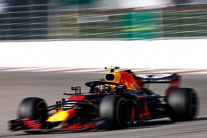 Verstappen detuvo su ataque para preservar el motor