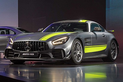 Презентовано оновлену лінійку спорткарів Mercedes-AMG GT