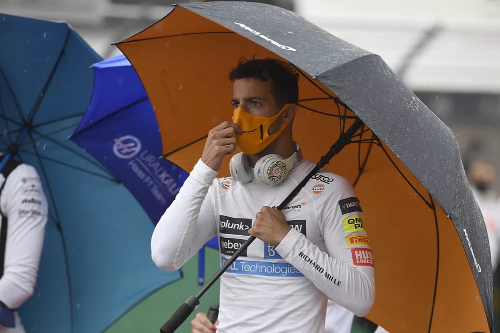 Daniel Ricciardo, McLaren, sulla griglia di partenza