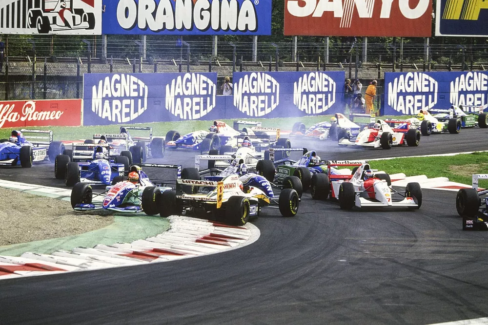 Herbert (Lotus) spins Monza 1994 Italian GP