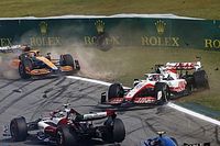 F1: Ricciardo &eacute; punido no grid de Abu Dhabi por batida com Magnussen