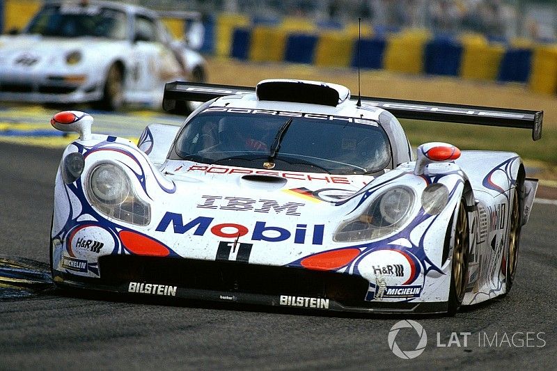 Allan McNish, Laurent Aiello, Stéphane Ortelli, Porsche 911 GT1-98