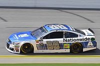 Dale Earnhardt Jr. toma la pole para la carrera en Daytona y Su&aacute;rez en 20&ordm;