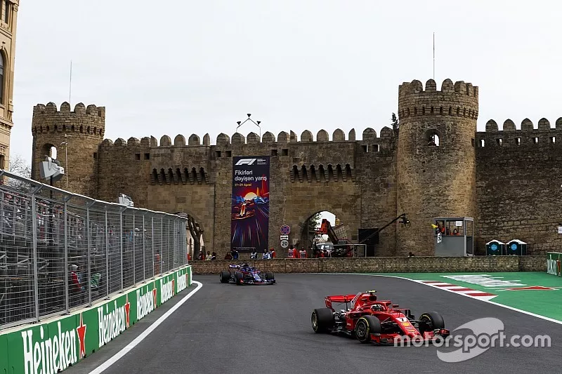 Kimi Raikkonen, Ferrari SF71H, Brendon Hartley, Toro Rosso STR13 Honda