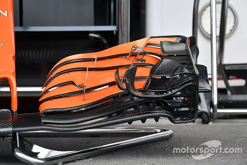 McLaren MCL32 voorvleugel detail