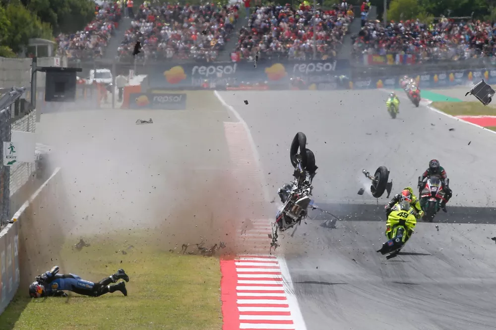 El choque de Alex M&aacute;rquez, Gresini Racing, con Pedro Acosta, Red Bull KTM Factory Racing