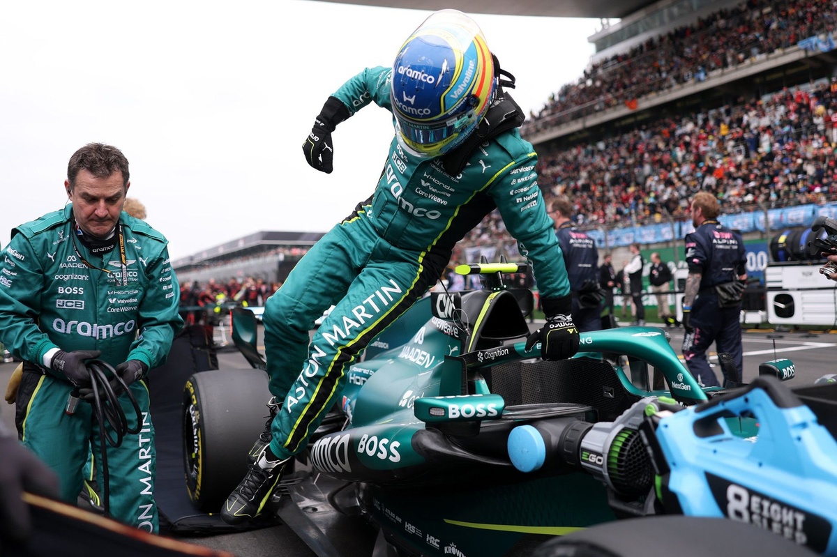 Alonso, golpeado por el motor Honda en China: "Empezaba a no sentir las manos y los pies"