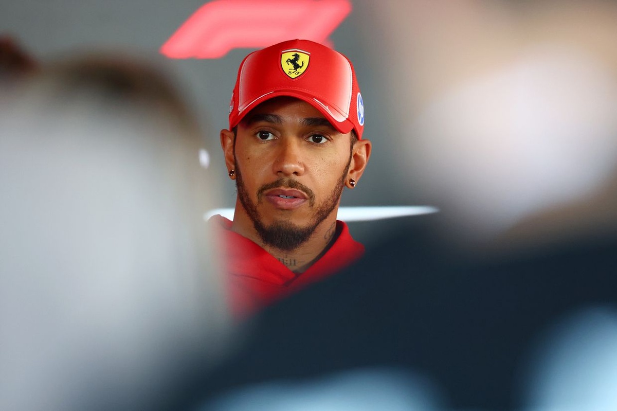 F1 fans argue Lewis Hamilton