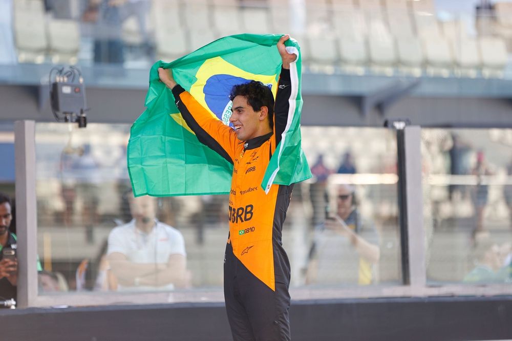 Gabriel Bortoleto, Invicta Racing celebrates after winning the championship