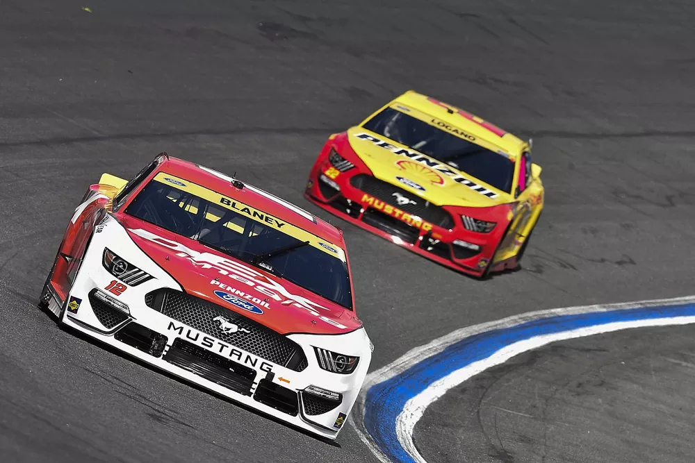 Ryan Blaney, Team Penske, Ford Mustang DEX Imaging, Joey Logano, Team Penske, Ford Mustang Shell Pennzoil