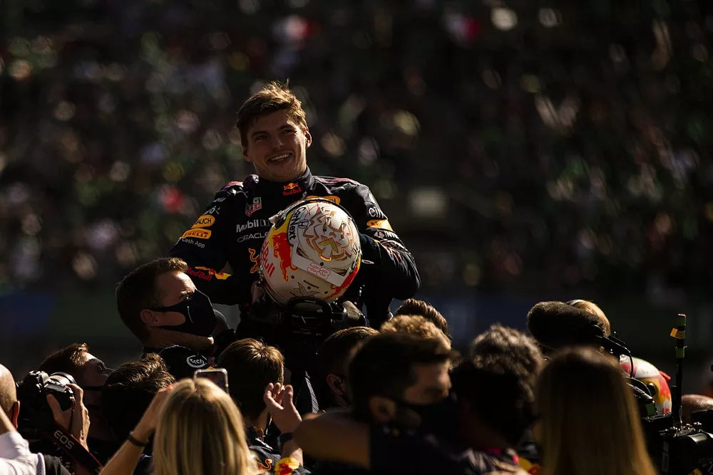 Max Verstappen, Red Bull Racing, 1st position, celebrates with his team in Parc Ferme
