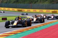 Verstappen forzado "al l&iacute;mite" para retener a un "frustrado" Piastri en B&eacute;lgica