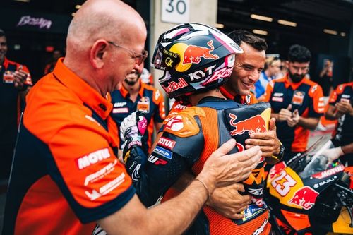 Bastianini confirma sus progresos con un primer top 5 sobre la KTM