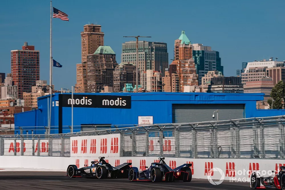 S&eacute;bastien Buemi, Nissan e.Dams, Nissan IMO1 Sam Bird, Envision Virgin Racing, Audi e-tron FE05 