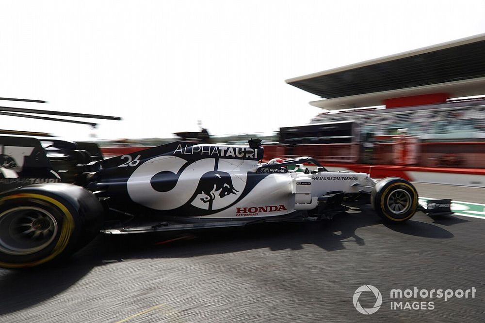 Daniil Kvyat, AlphaTauri AT01, leaves the garage