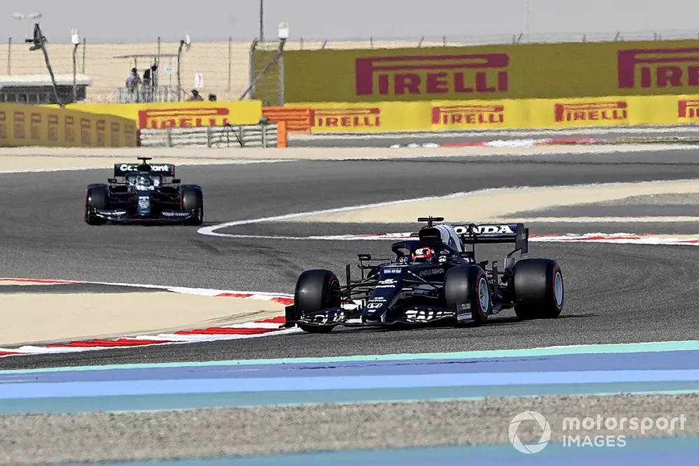 Yuki Tsunoda, AlphaTauri AT02, Lance Stroll, Aston Martin AMR21