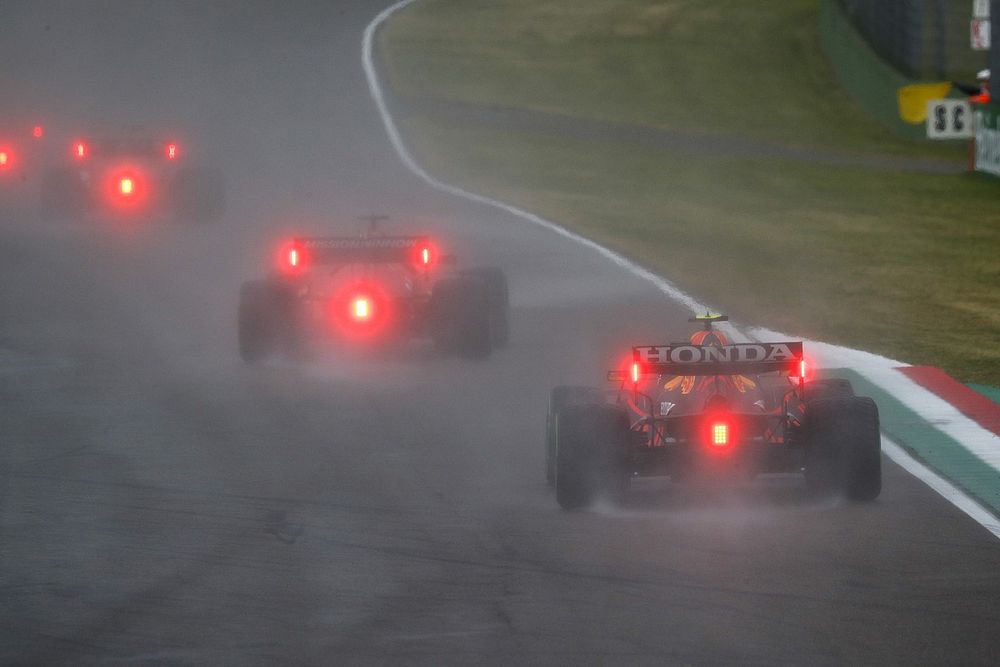 Charles Leclerc, Ferrari SF21, Sergio P&eacute;rez, Red Bull Racing RB16B
