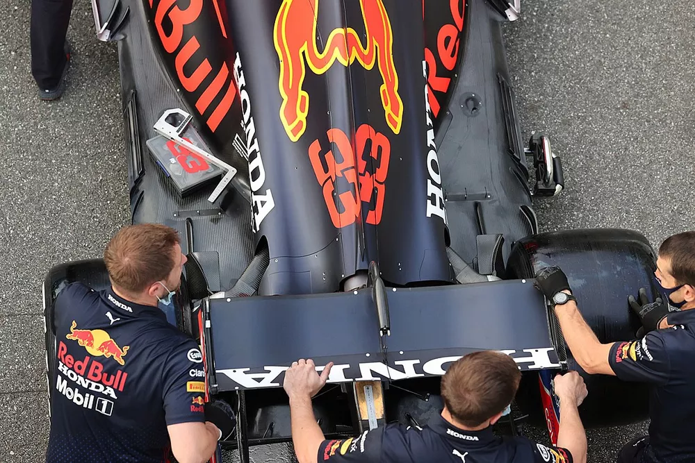 Detalle del aler&oacute;n trasero del Red Bull Racing RB16B