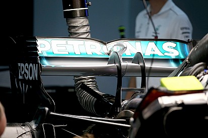 Mercedes: copiato il supporto dell'ala posteriore Ferrari con il collo del cigno