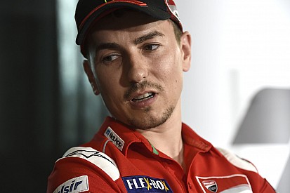 Lorenzo geopereerd aan linkerpols in Barcelona