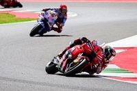 Bagnaia wreszcie wygrał, Martin upadł