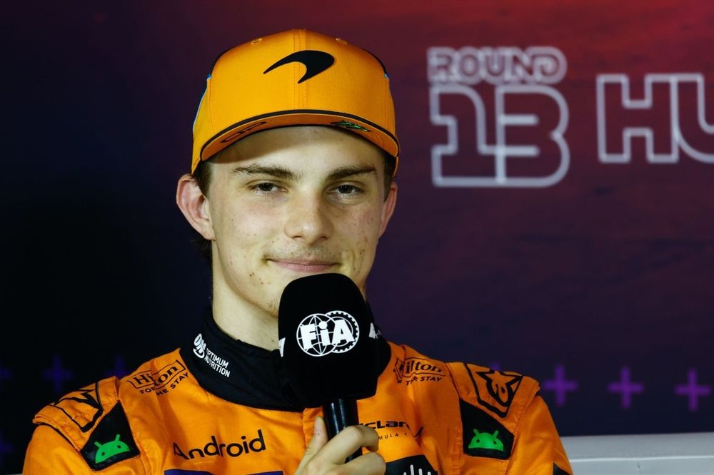 Oscar Piastri, McLaren F1 Team, na konferencji prasowej dotyczącej kwalifikacji